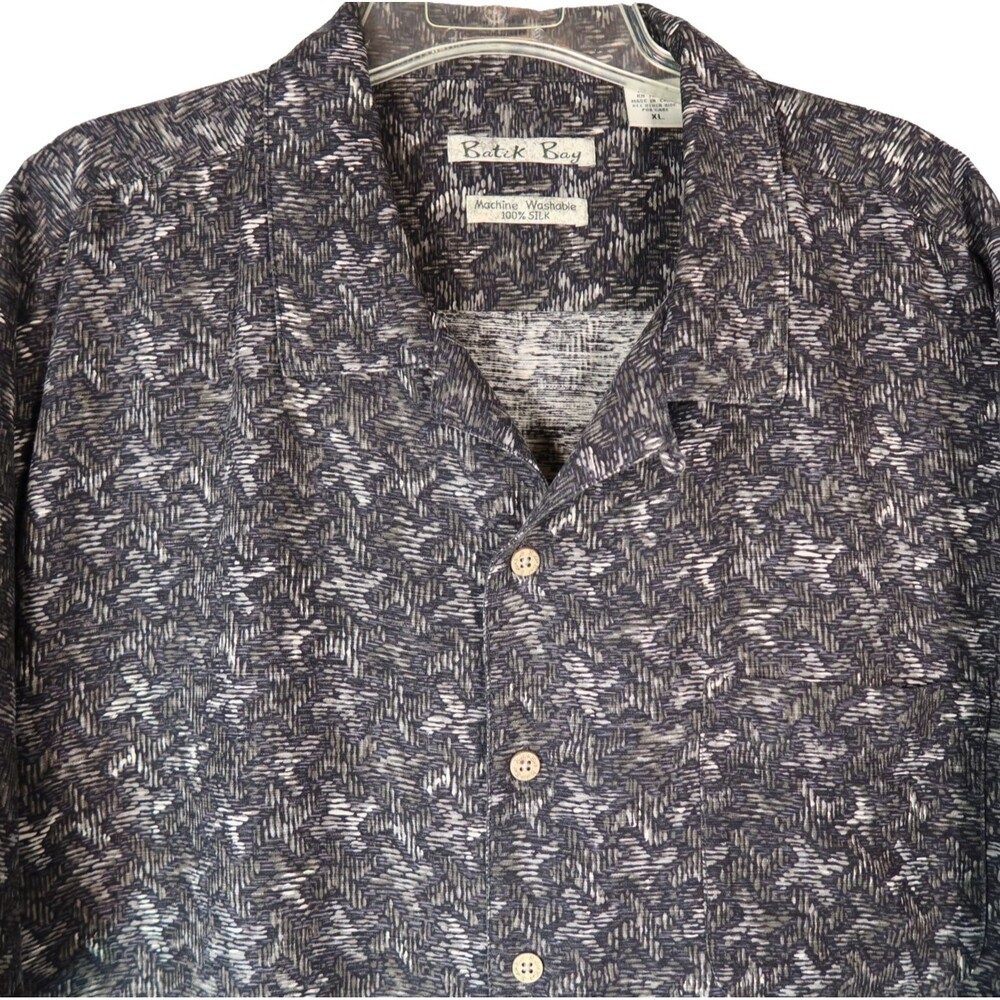 Batik Bay Hawaiian Shirt Mens Size XL Geometric Washable Silk Lightweight Gray